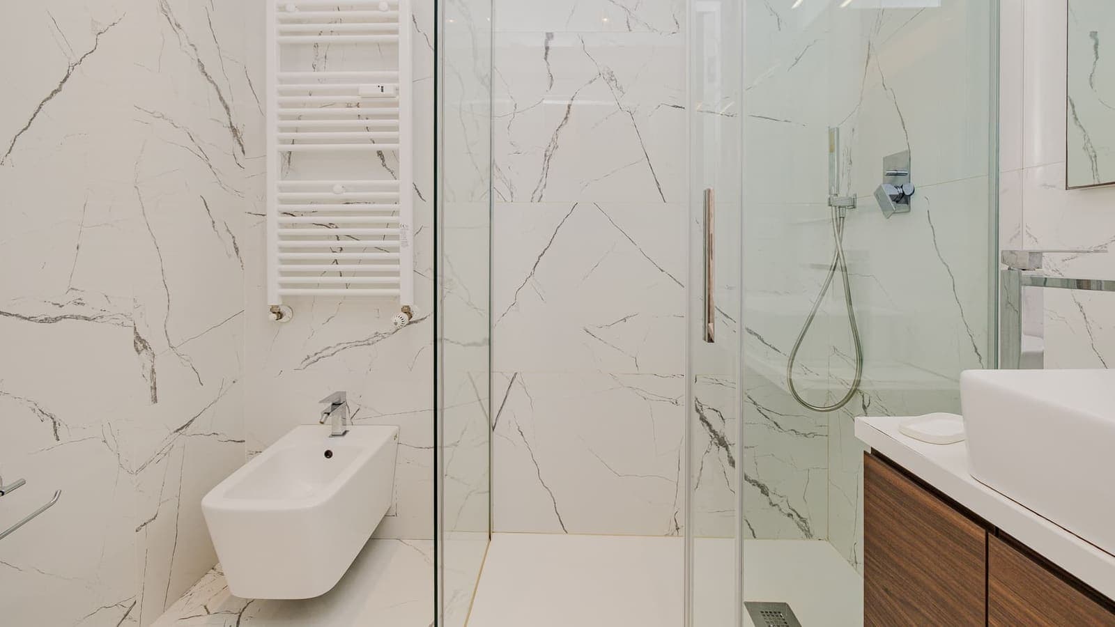 Quanto costa ristrutturare un bagno: le voci che decidono il preventivo